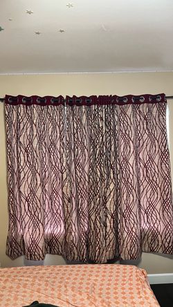 Lot of 20 Premium Grommet Curtains – Burgundy Wave Pattern (70" x 46")