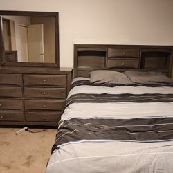 Bedroom Furniture Set