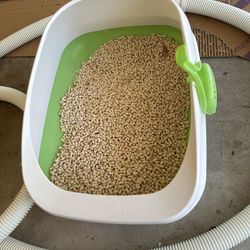 Cat litter Box With extra Supplies