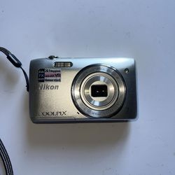 Nikon Coolpix S3500 Digital Camera 20.1 MP Silver Not Tested (Read Description)  