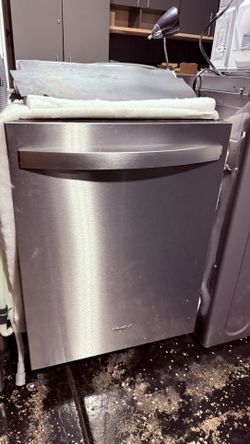 Whirlpool Dishwasher with Fan Dry - Like New