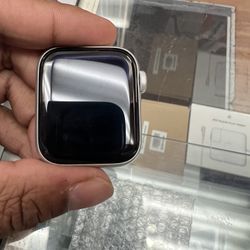 Apple Watch SE 40mm Latest One 