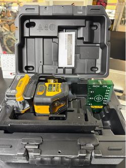 Dewalt DCLE34021 green laser 20V max with case