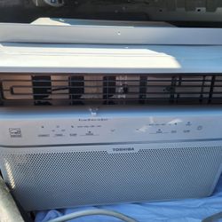 12,000 BTU Smart WIFI air Conditioner Toshiba