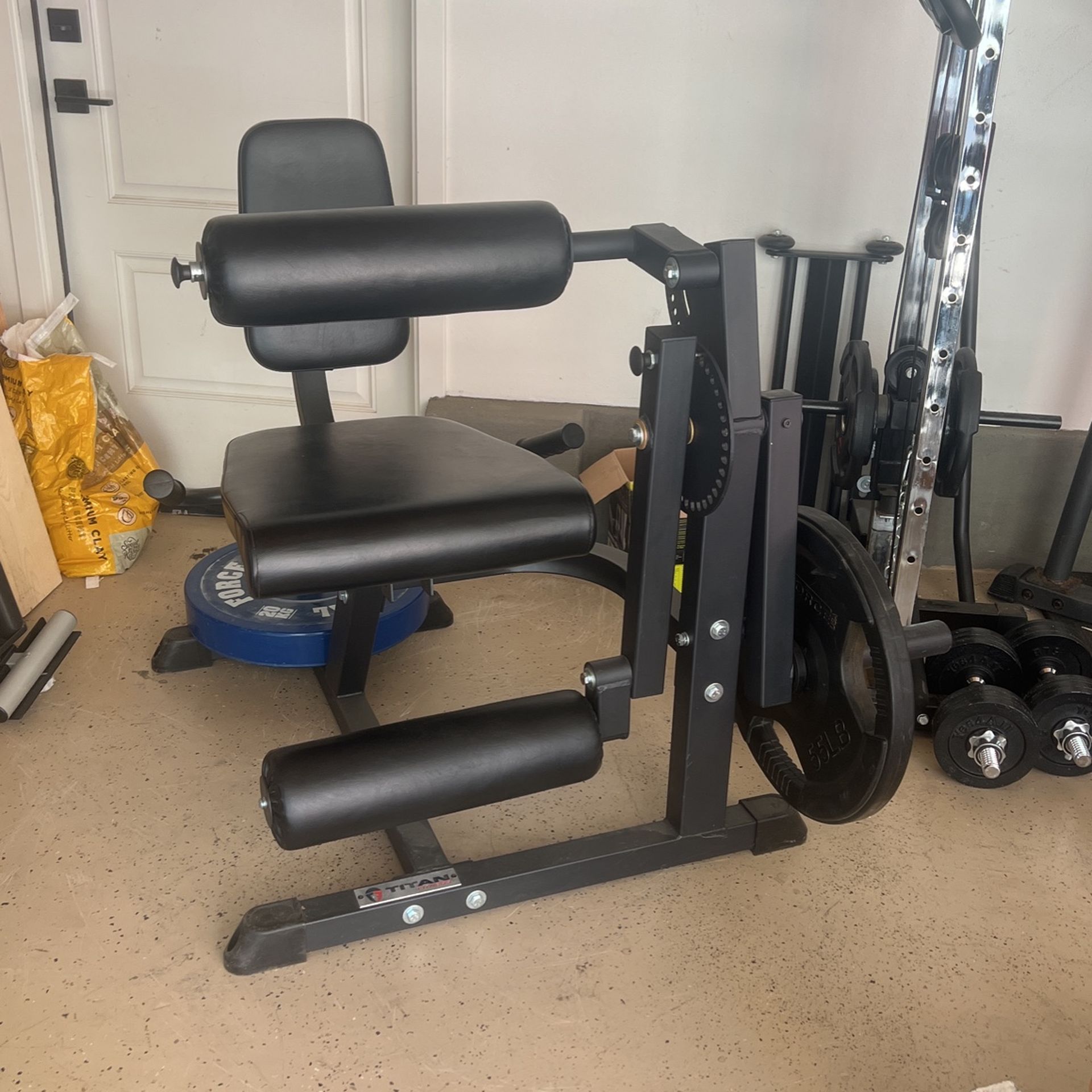 Titan Fitness Leg Extension/Curl