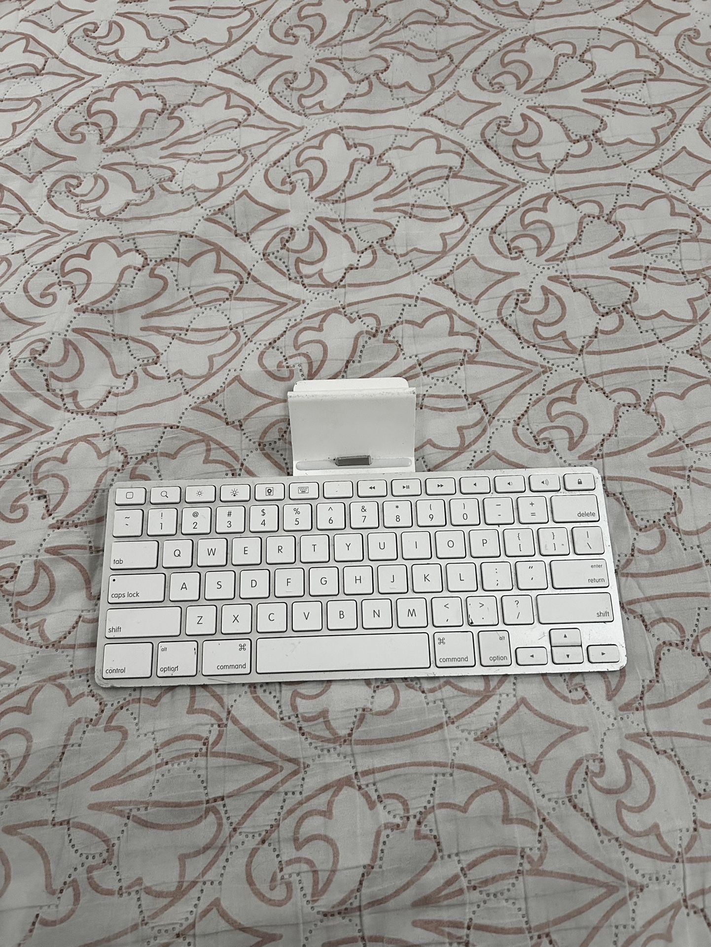 Apple iPad Keyboard Charging Dock – Lightweight & Compact