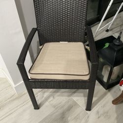 Metal Reinforced Wicker Table  With 8 Chairs 