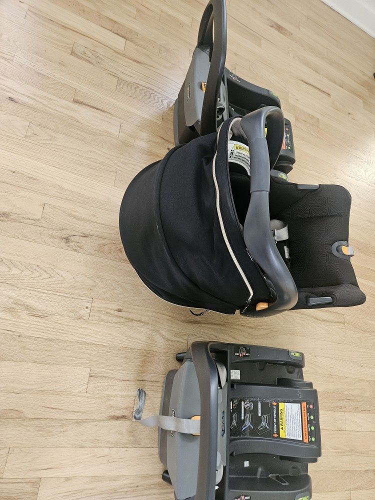 Chicco Infant Car Seat With 2 Bases