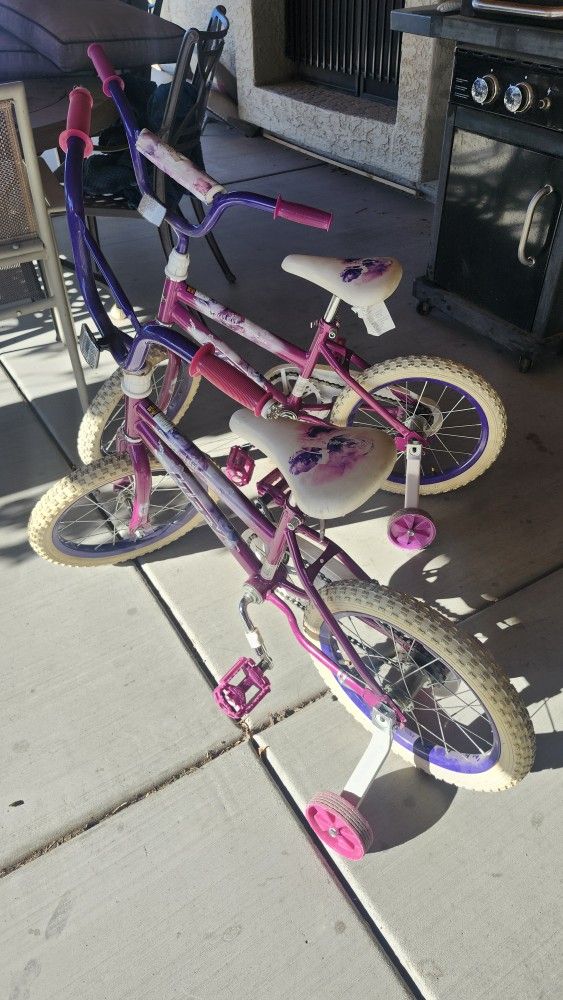 two bicycles with training wheels