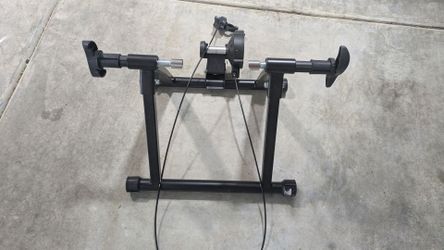 Indoor bike trainer (Unused)