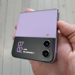 Samsung Galaxy Z Flip 4 - Purple (Unlocked)