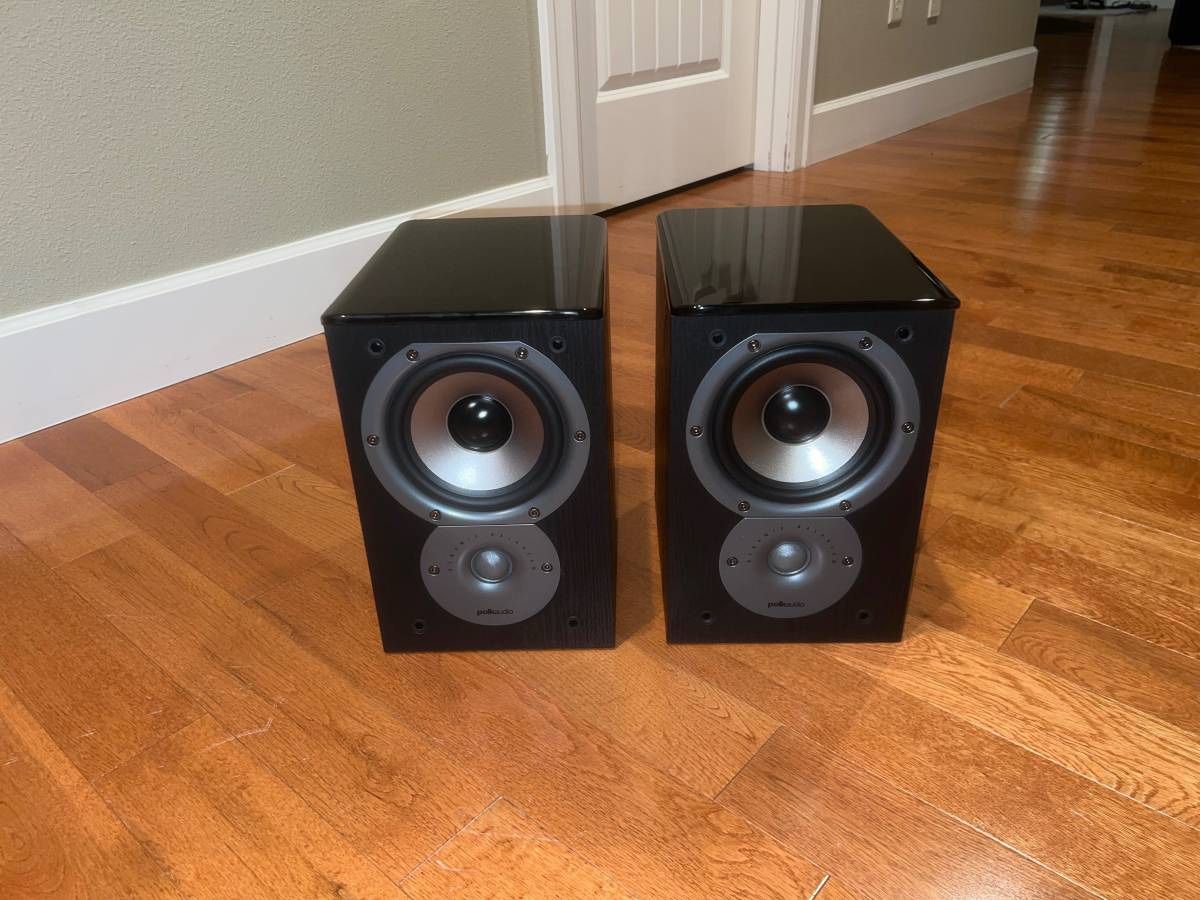 Polk audio bookshelf TSI 100 speakers