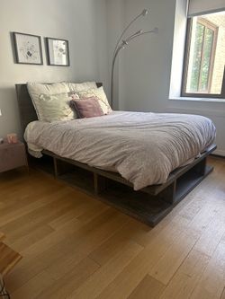 Restoration hardware platform full bed/frame