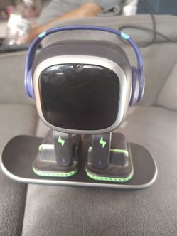 EMO robot
