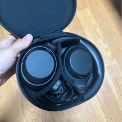 Sony XM4 Headphones Used Comes With Everything 