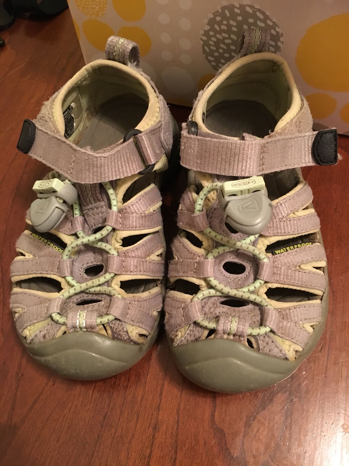 Keen water shoes - toddler sandals size 8