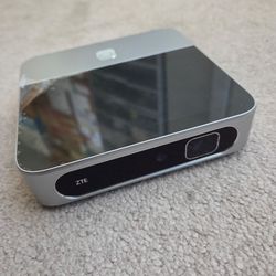 ZTE Spro 2 Smart Projector – Android, Wi-Fi, JBL Sound, Touchscreen – MINT Condition!