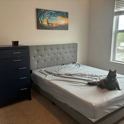 Queen bed with box spring, bed frame and foam mattress in perfect condition.