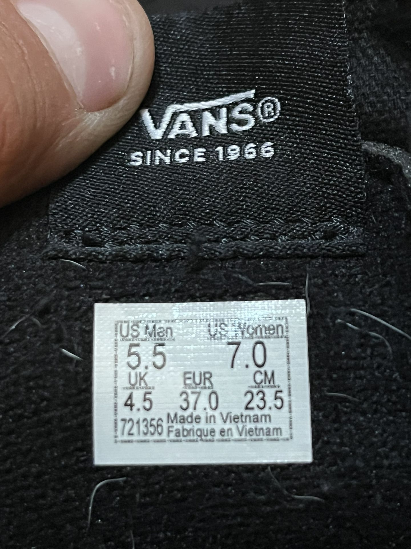 Vans Men’s  5.5 Women’s 7.0  Color Black