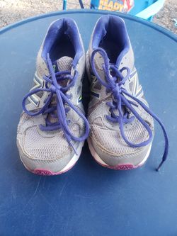 Really Cheap Shoes....Women's Sz 8 New Balance Running Shoes