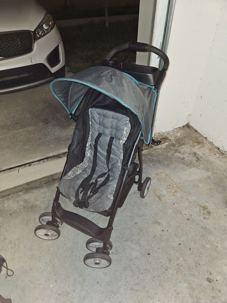 Lightweight Graco Folding Stroller – Great Condition!