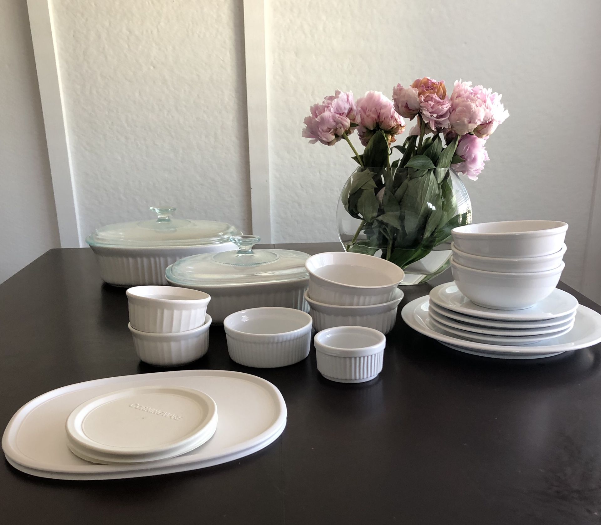 Corningware / Set of 8 / plates (4) / bowls (3)
