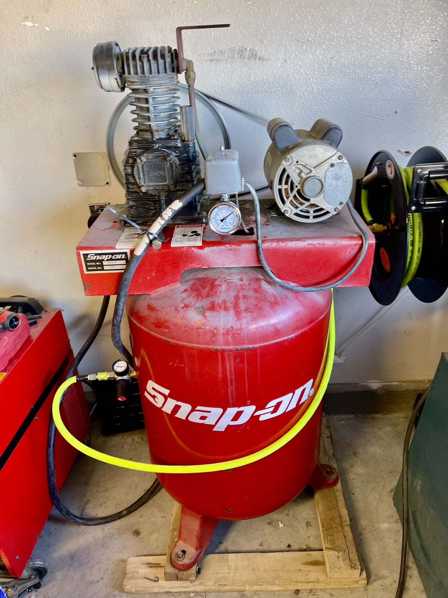 Snap On 36 Gallon Air Compresor 5hp 220v