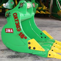 Mini Excavator Caterpillar CAT 303 GP Bucket 18” inches Width or Similar Machine