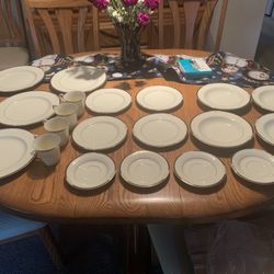 Oscar De La Renta Dishware