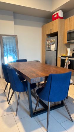 Vendo Comedor de Madera + 4 Sillas