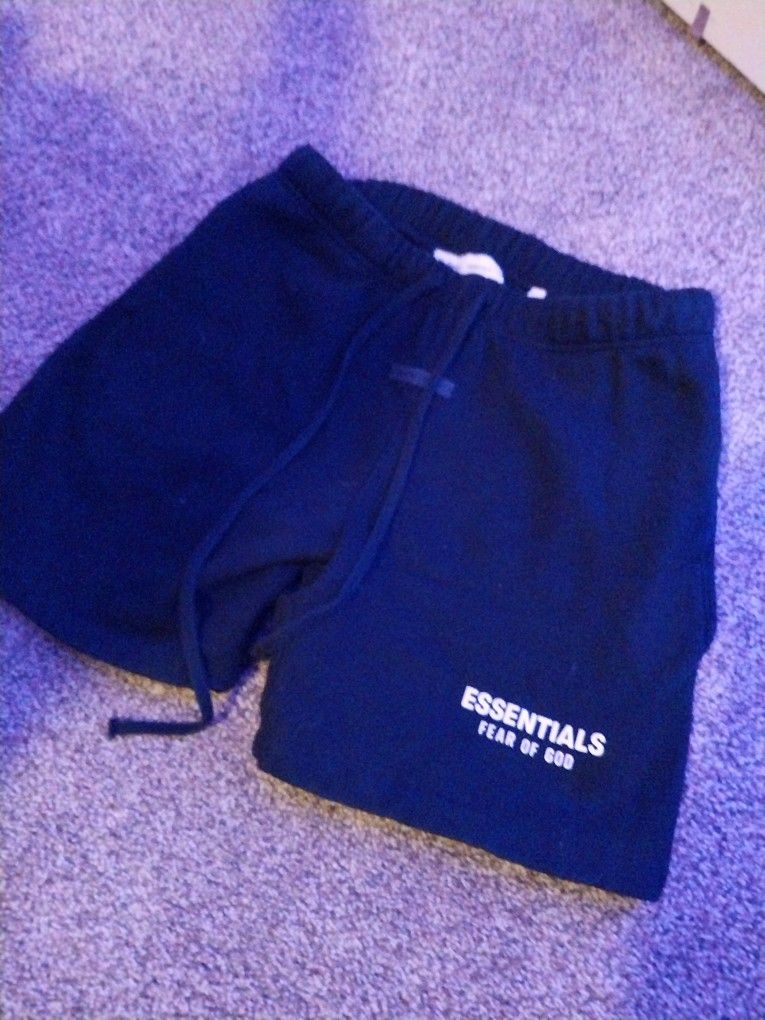 Essential Shorts LARGE