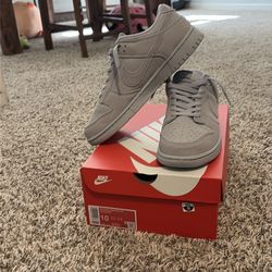 Size 10 Nike dunk low grey suede with alt laces
