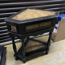 corner  table