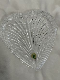 NEW, WATERFORD CRYSTAL HEART DISH, EXCELLENT QUALITY, SEE PHOTOS PAID $100.00,  BUY TODAY $45.00