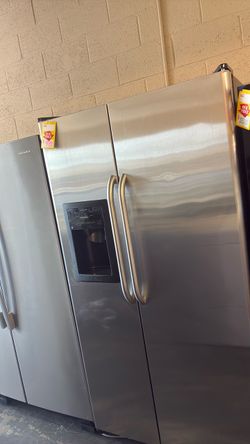 Nice like new GE stailenss steel side by side refrigerator