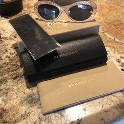 Burberry https://offerup.com/redirect/?o=U3VubnkuTmV3.