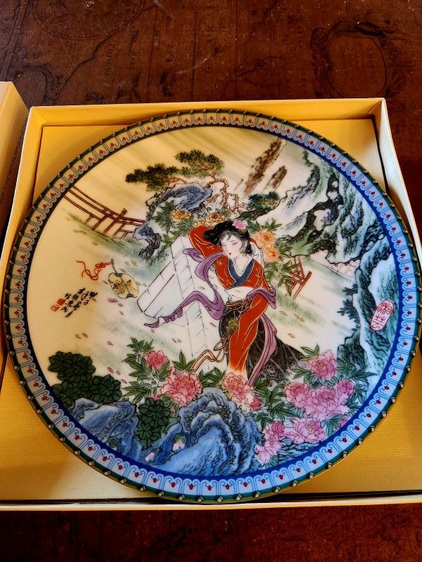Vintage Imperial Jingdezhen Porcelain Sleeping Geshia 8-1/2" Collector's Plate
