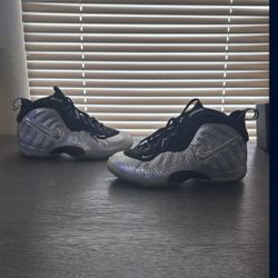 Nike Foamposite Pro  Silver Surfer Sz 5Y
