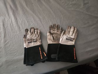 Free two pairs of MiG welding gloves