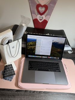 Apple Macbook Pro 15” Space Gray 