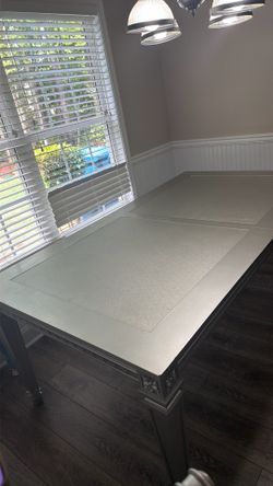 Modern Dining Table Set with 6 Chairs – Excellent Condition