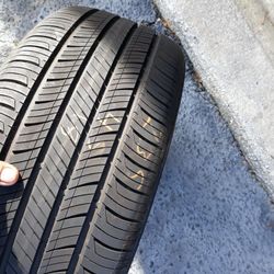 1 235/45/18 Hankook (Like New)