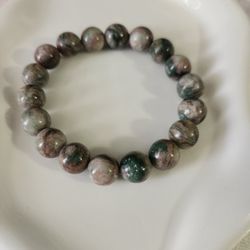 New green mica stretchy beaded braceler