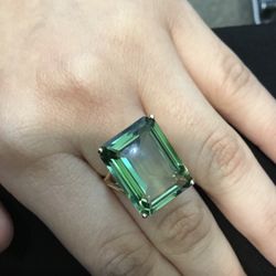 14K Green Topaz Size 6.5 Ring 