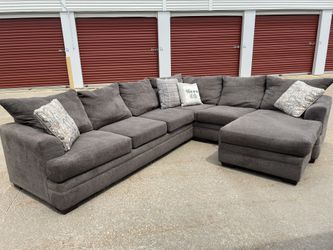 DELIVERY AVAILABLE 🚚🚛🚚 awesome 3 Piece Reversible Sectional!!