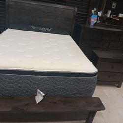 *Now Starting At $799*---Attractive Peter Queen/King Bedroom Sets---Delivery And Financing🤠