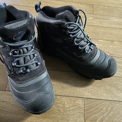 Khombu Snow boots size 9M