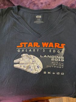 Star Wars Galaxy’s Edge Grand Opening Collectible Tee! 🌌
Authentic 2019 Limited Edition Disney