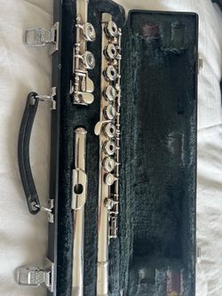 Flute ( Yamaha 285SII ) like new