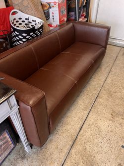 Smaller Brown Leather Couch•shoot Offers•